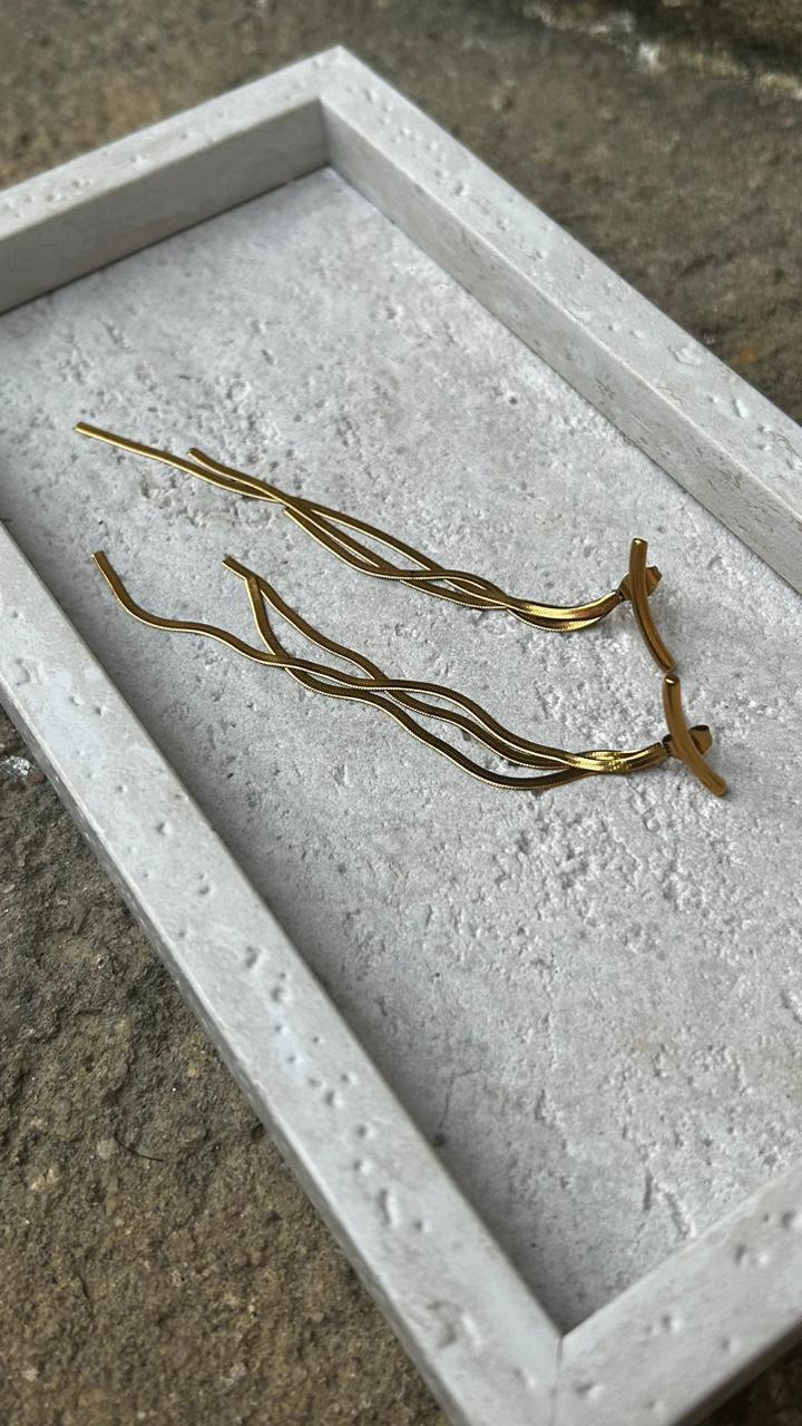 Brinco fio longo dourado